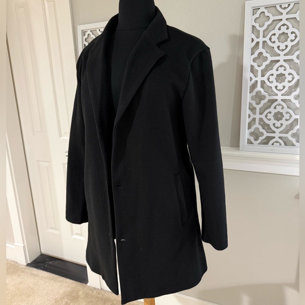 Elegant Black Coat - Picture 3 of 9